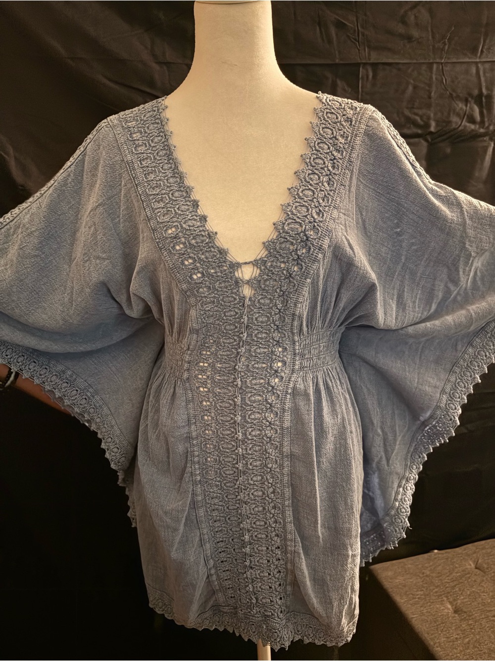 Women’s Blue Lace-Trim V-Neck Tunic top